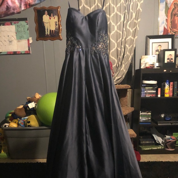 Dress - Picture 3 of 7